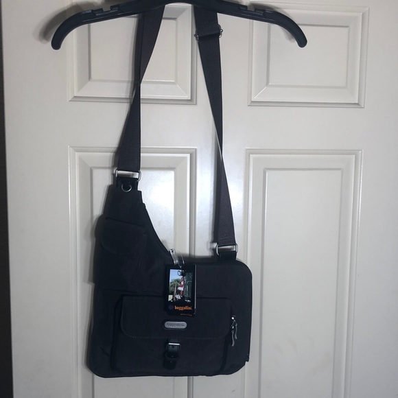 Baggallini uptown bags designed by flight attendants approved by travelers